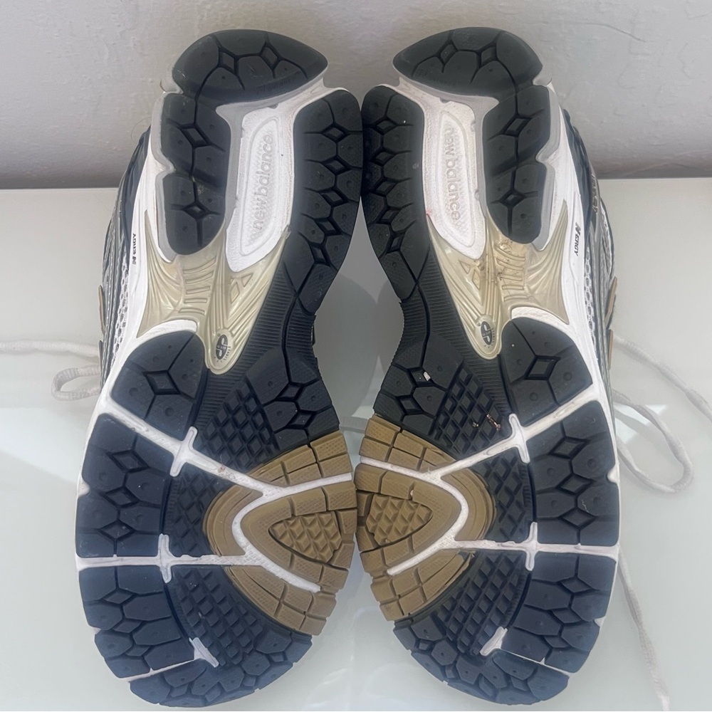 [Like New!] NEW BALANCE 1906R Black / White / Gold Metallic: Sz M5 / W 6.5 - Picture 13 of 14